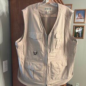 NWOT Duluth Trading Co size large sports fishing vest